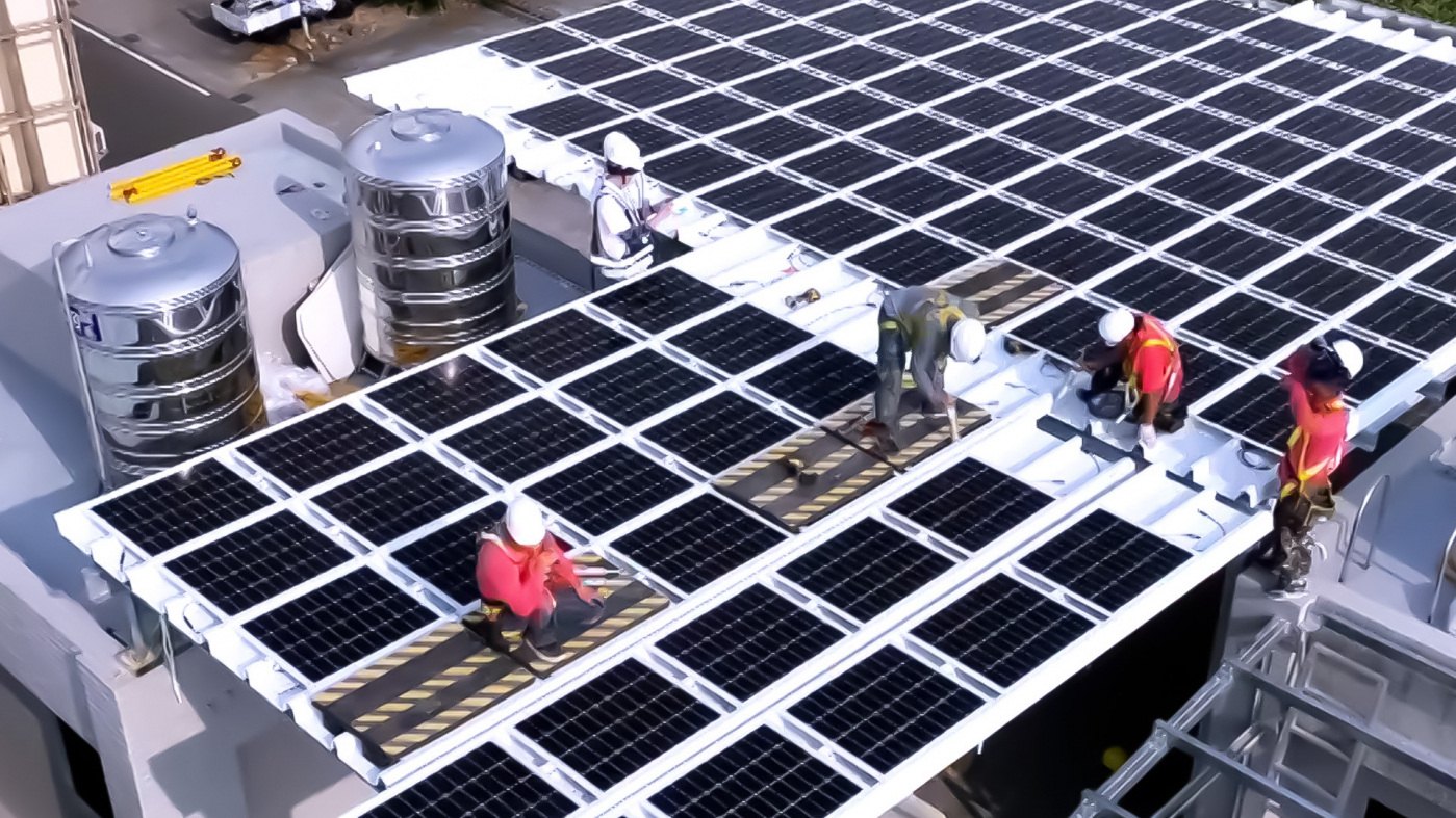 友達打造光電建築一體化整合建材，開發SunSteel光電整合型浪板，實現快速安裝、避免二次施工，讓屋頂光電躍升未來建物新標配。